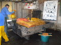 vignette 004 - Fabrication de jus de pommes, montage de la motte sur le pressoir