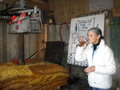 vignette 005 - Fabrication de jus de pommes : Anne, goteuse de jus de pommes