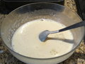 vignette Clafoutis aux fruits, 004 - ajoutez 30 cl de lait