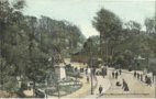 vignette Carte Postale Ancienne - Brest, le monument des morts pour la Patrie, Le square
