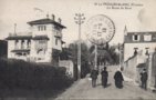 vignette Carte postale ancienne - Environs de Brest, Saint Marc, Le moulin blanc , la route de Brest - Brest vers 1915