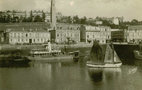 vignette Carte postale ancienne - Brest, le port de commerce et le monument Amricain