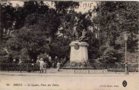 vignette Carte postale ancienne - Brest, Le square , place des portes vers 1915