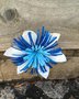 vignette Fleur en plastique pour dcoration d'un bac du jardin phmre de Brest