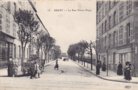 vignette Carte postale ancienne - Brest, rue Victor Hugo, coin de la rue de Paris