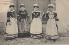 vignette Carte postale ancienne - Brest, les jolis costumes du pays (souvenirs de Brest)