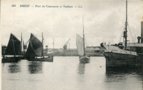vignette Carte postale ancienne - Brest, port de commerce et voiliers